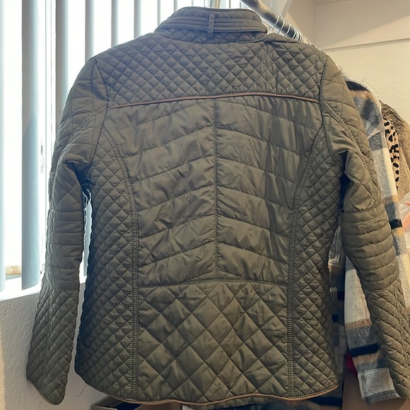 Petite Miss Ashley lightweight quilted zip jacket - Picture 4 of 4